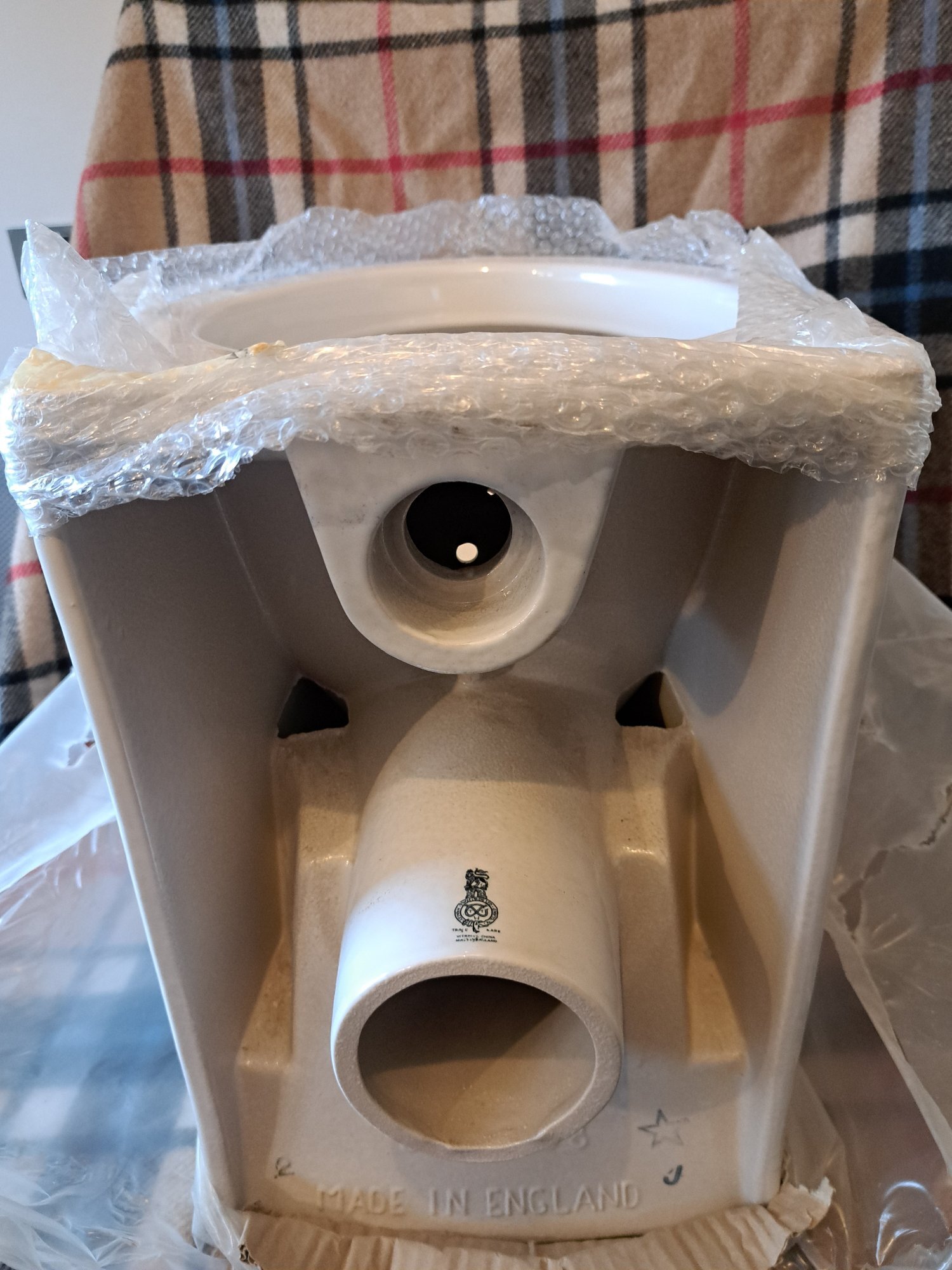 UNUSED FLOORSTANDING WC TOILET PAN TWYFORD GALERIE BACK TO WALL  - DIY in Hartley Wintney