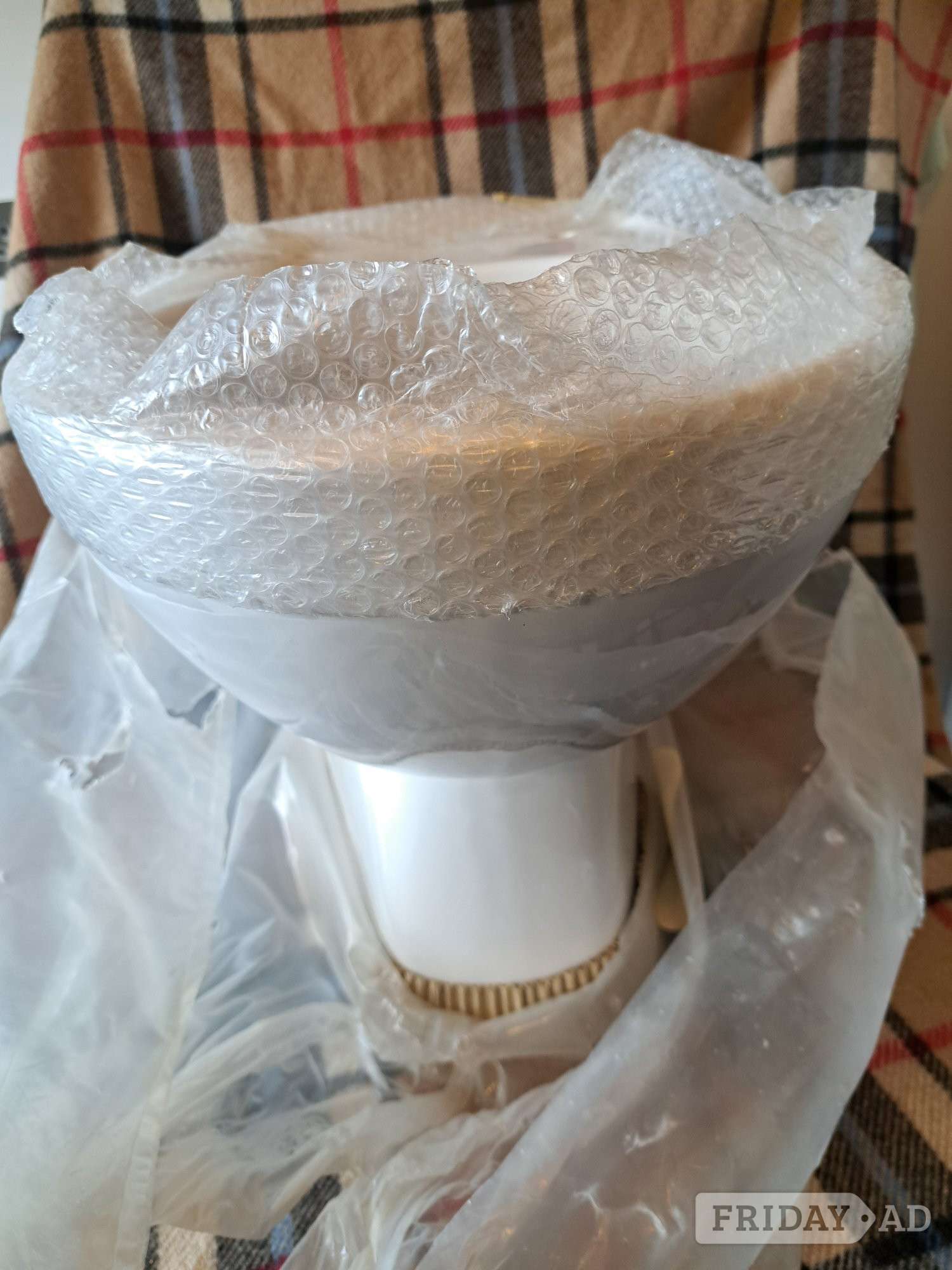 Hartley Wintney UNUSED FLOORSTANDING WC TOILET PAN TWYFORD GALERIE BACK TO WALL 