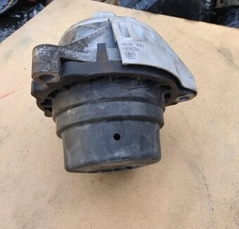 BMW X3 F25 Right Engine Mount 22116855722 22116785714