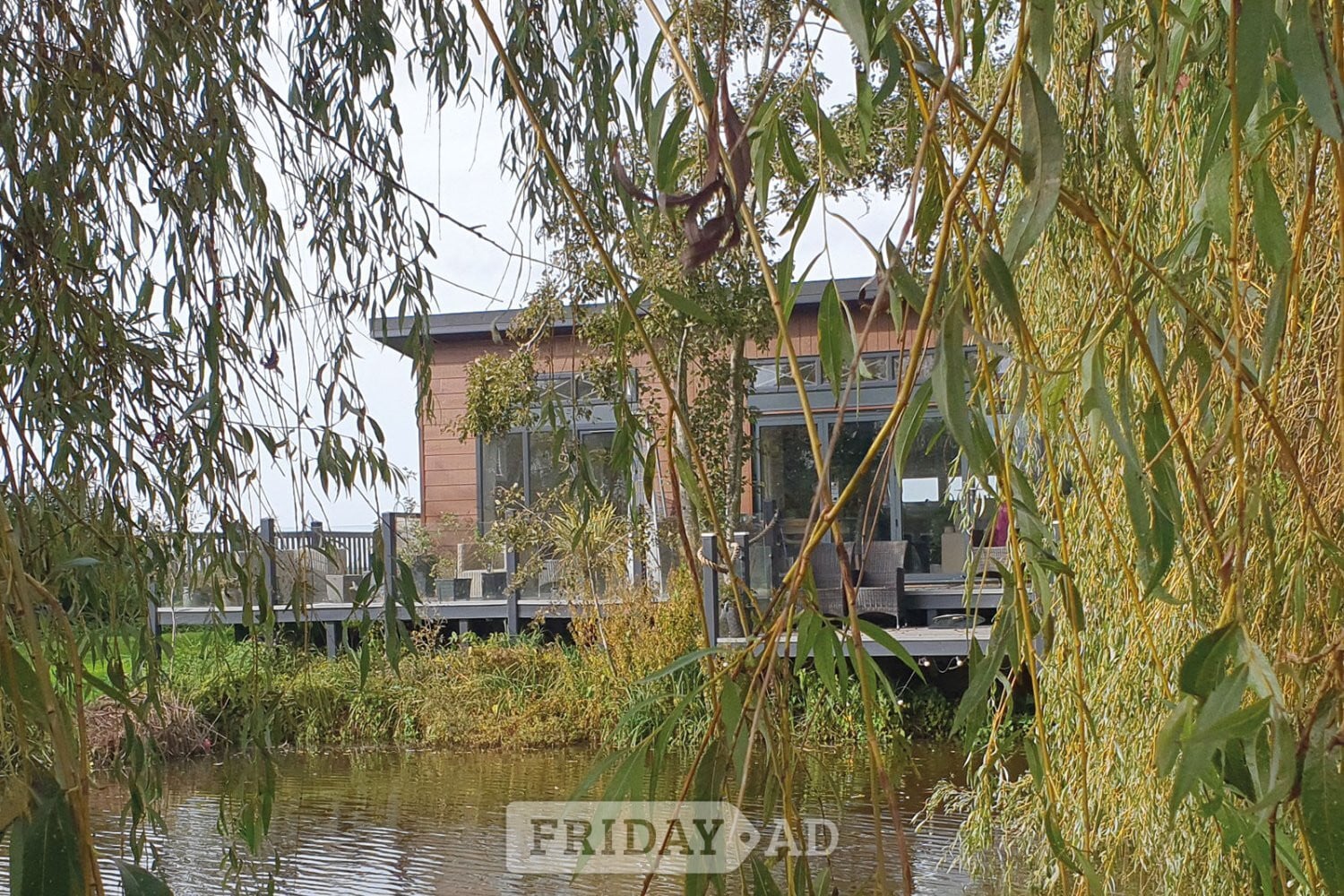 Luxury Holiday Lodge with stunning lake side views in King's Lynn