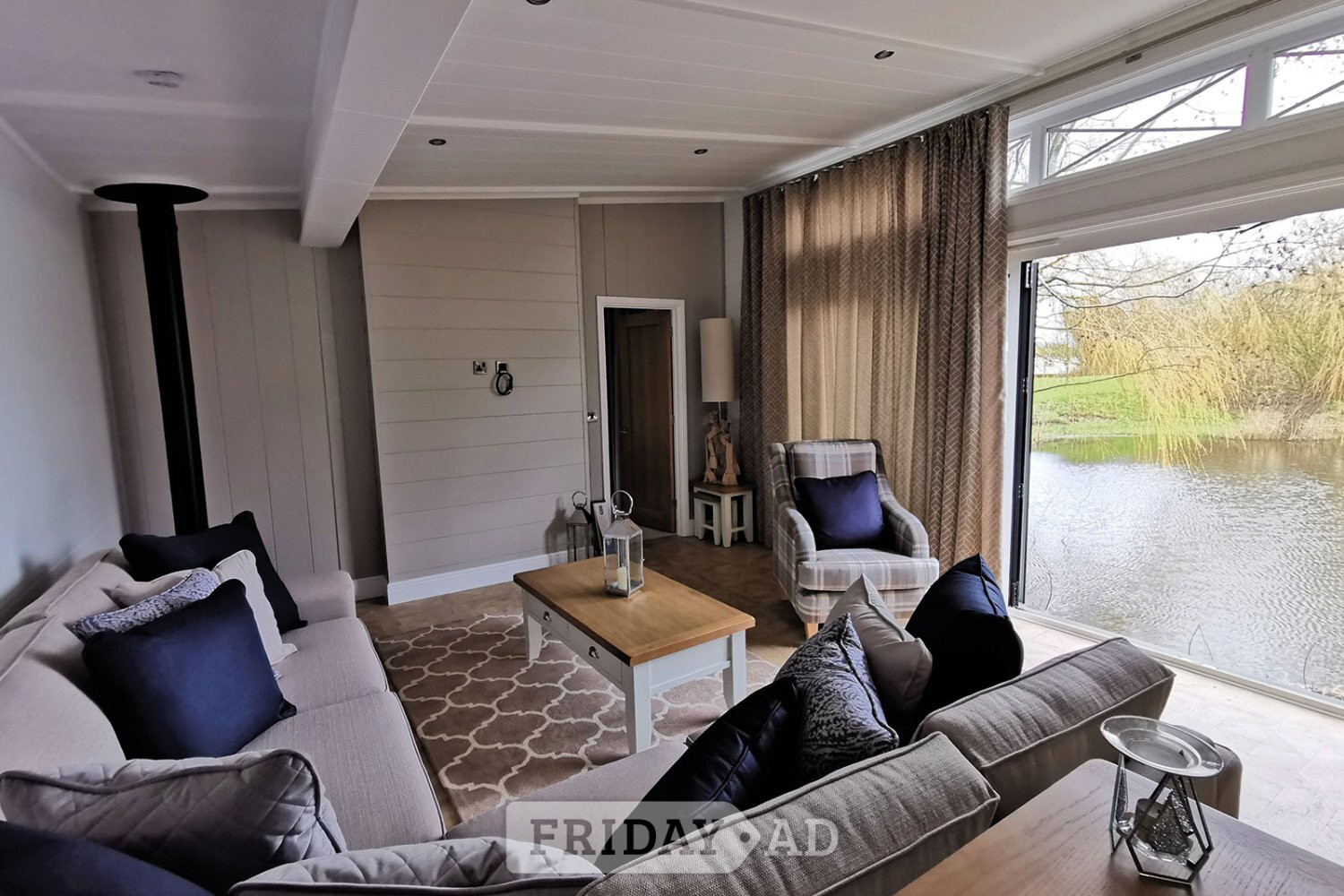 Wisbech Luxury Holiday Lodge with stunning lake side views
