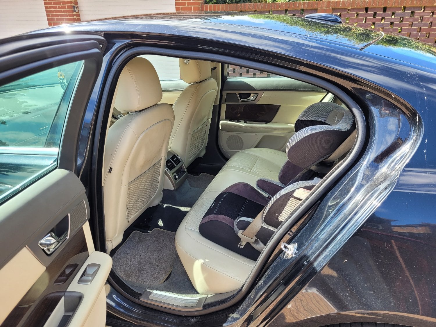 Jaguar XF Premium 3.0L V6 Diesel - Cars