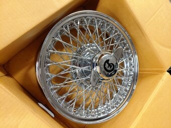  DAIMLER CHROME WIRE WHEELS SHOW STANDARD + BRAND new spinners