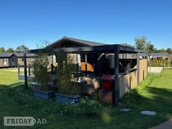 FOR SALE, LUXURY LODGE YORKSHIRE SPA RETREAT, HELMSLEY, YORK, HARROGATE, PET FRIENDLY