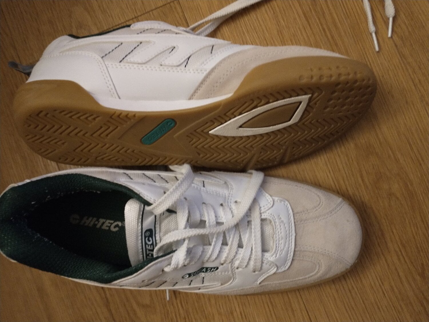Mens Trainers . Beige.