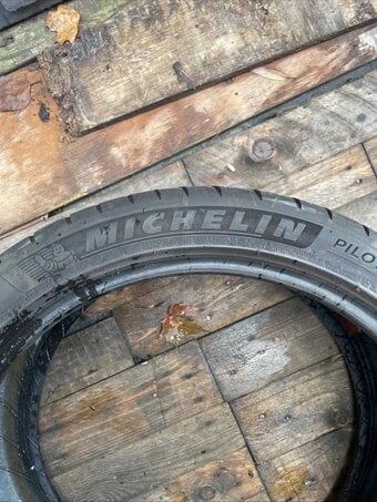 Michelin 235/40R18 Part Worn Tyre 4.39mm - Supplied & Fitted