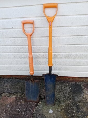 2  Used VERY HEAVY DUTY Builders/Gardeners used shovels.  