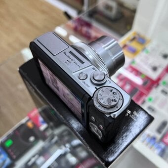 Canon power-shot G7X mark lll digital camera 