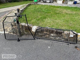 Guardsman Dog Guard and Divider - as new