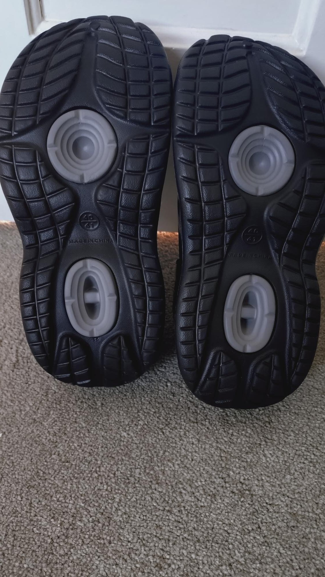 Hastings New, never worn, platformed clogs with cushioned soles, in black