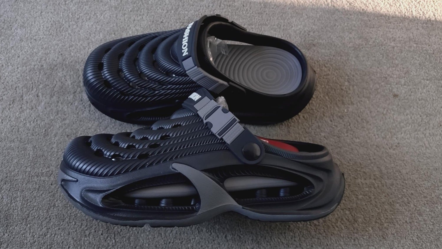 New, never worn, platformed clogs with cushioned soles, in black - Clothing, Footwear & Accessories in Hastings