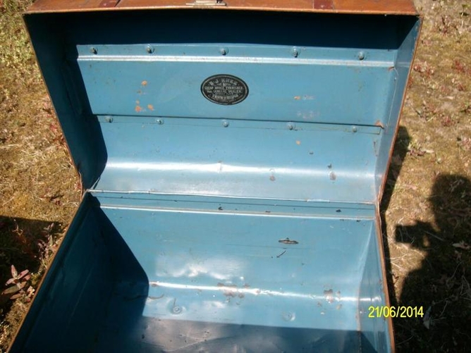 2 tin storage trunks - Bizarre Bazaar in Melksham