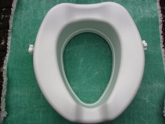 RAISED TOILET SEAT 