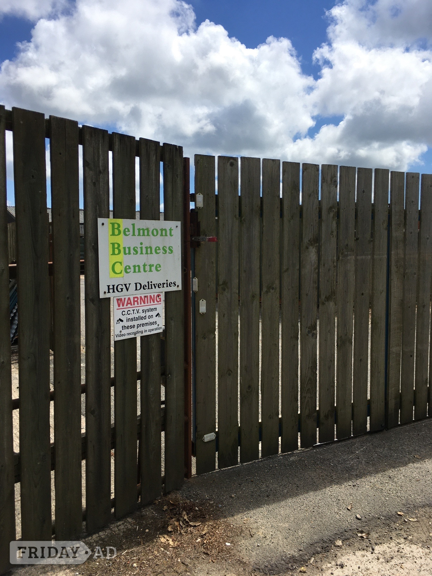 Secure partly covered gated yard 1300 sqft - Commercial Properties