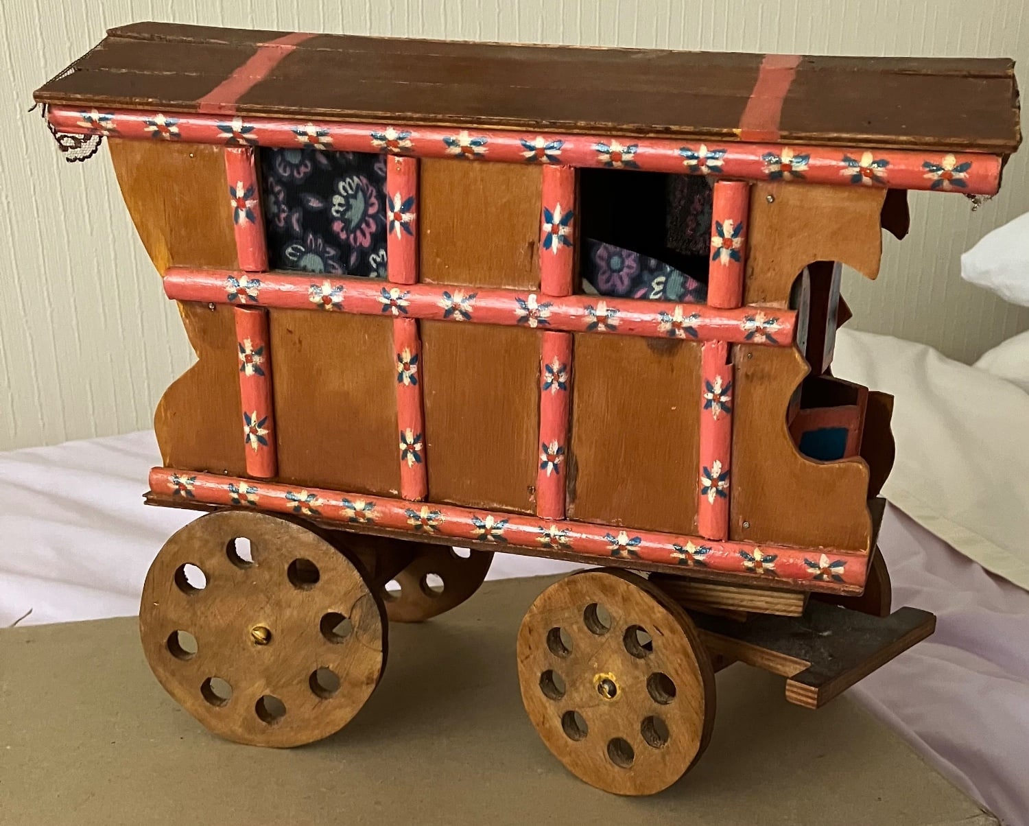 Gypsy Wagon - decorative wooden wagon in Peacehaven