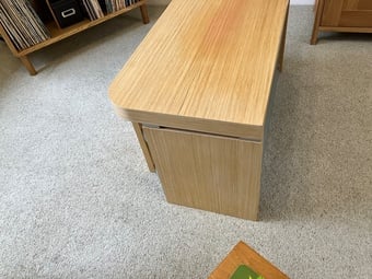 Home entertainment unit