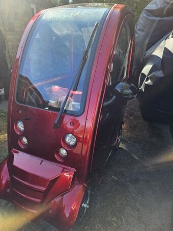 MOBILITY SCOOTER/CABIN CAR FOR PAVEMENT OR ROAD