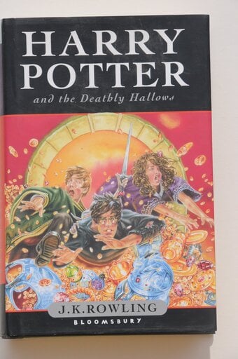 1st Edition 2007 Harry Potter & The Deathly Hallows J. K. Rowling