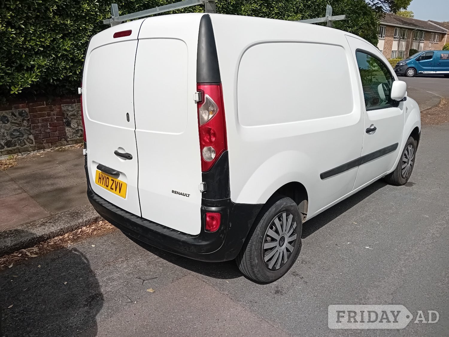 Renault Kangoo van , MOT,  130k, aircon , deadlocks  - Vans & Commercial Vehicles in Worthing