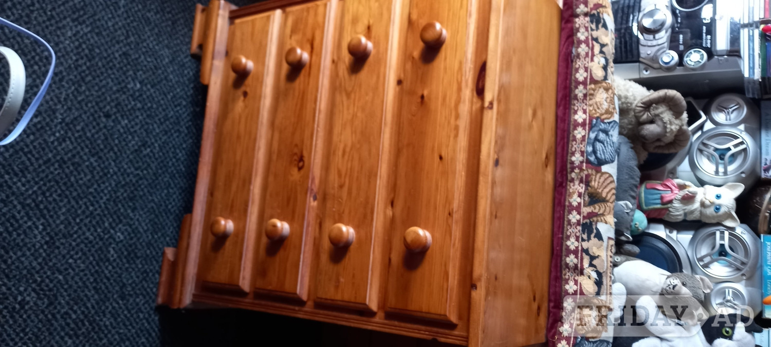 4 drawer pine chest of drawers  in Eastbourne