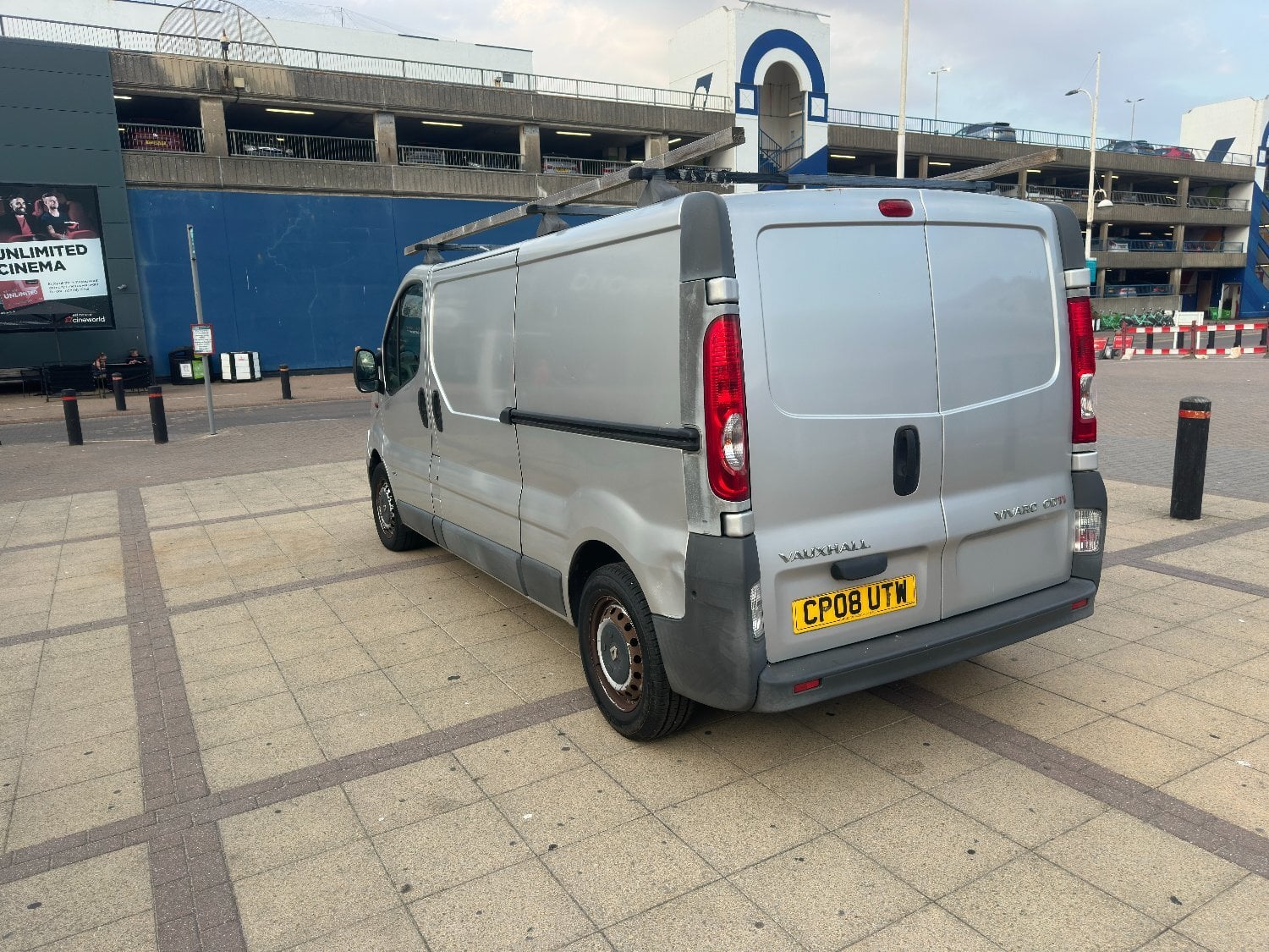 2008 Vauxhall Vivaro 2900 LWB - Long MOT - 2 Keys - No VAT - Vans & Commercial Vehicles in Brighton
