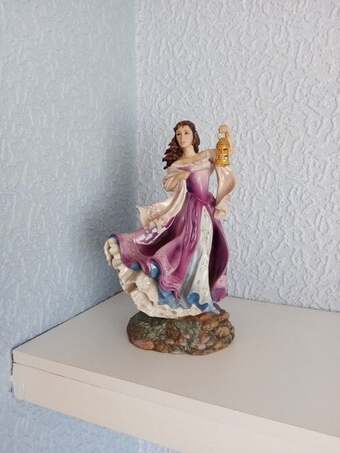 Beautiful Stunning "Catherine" Wuthering Heights Immaculate Cond.