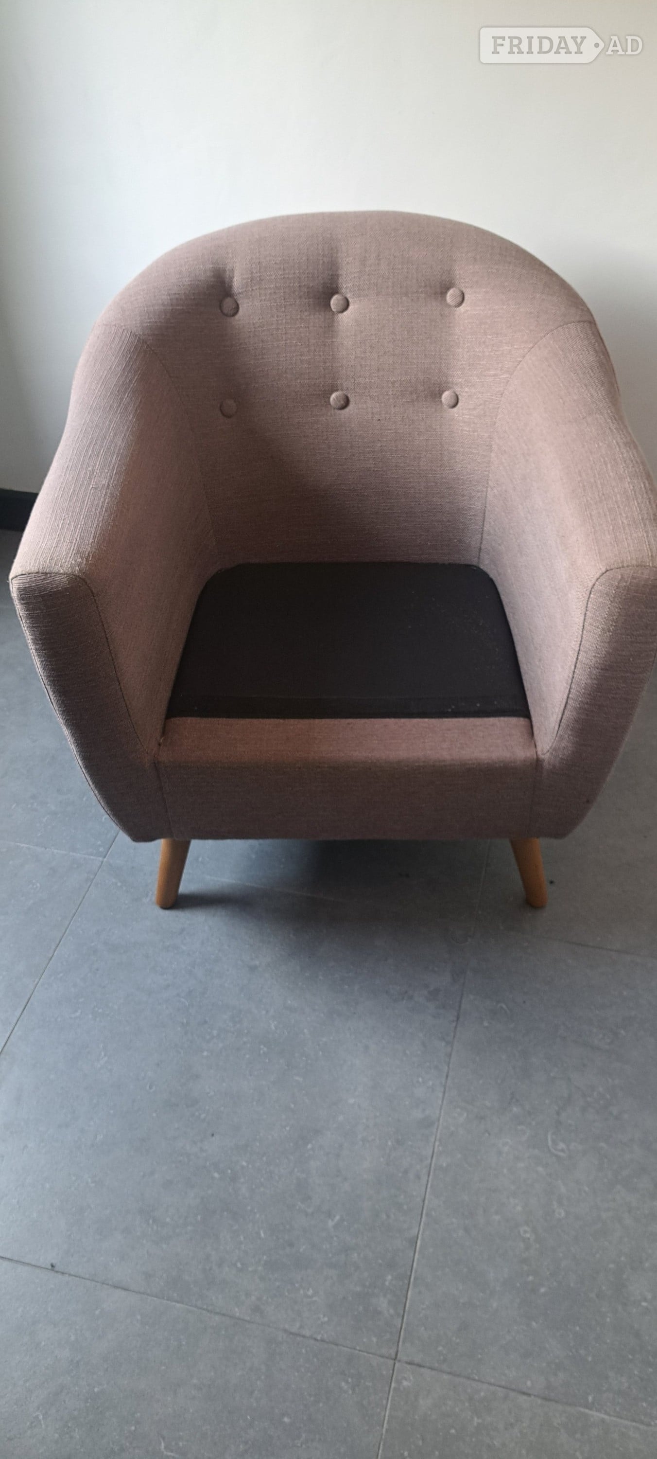 UPHOLSTERED ARMCHAIR. TUB CHAIR WITH WOODEN LEGS. TAUPE COLOURED  - Furniture