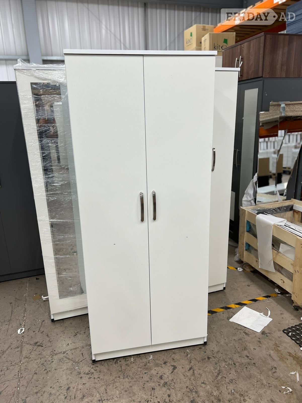 2 door wardorbe avialble