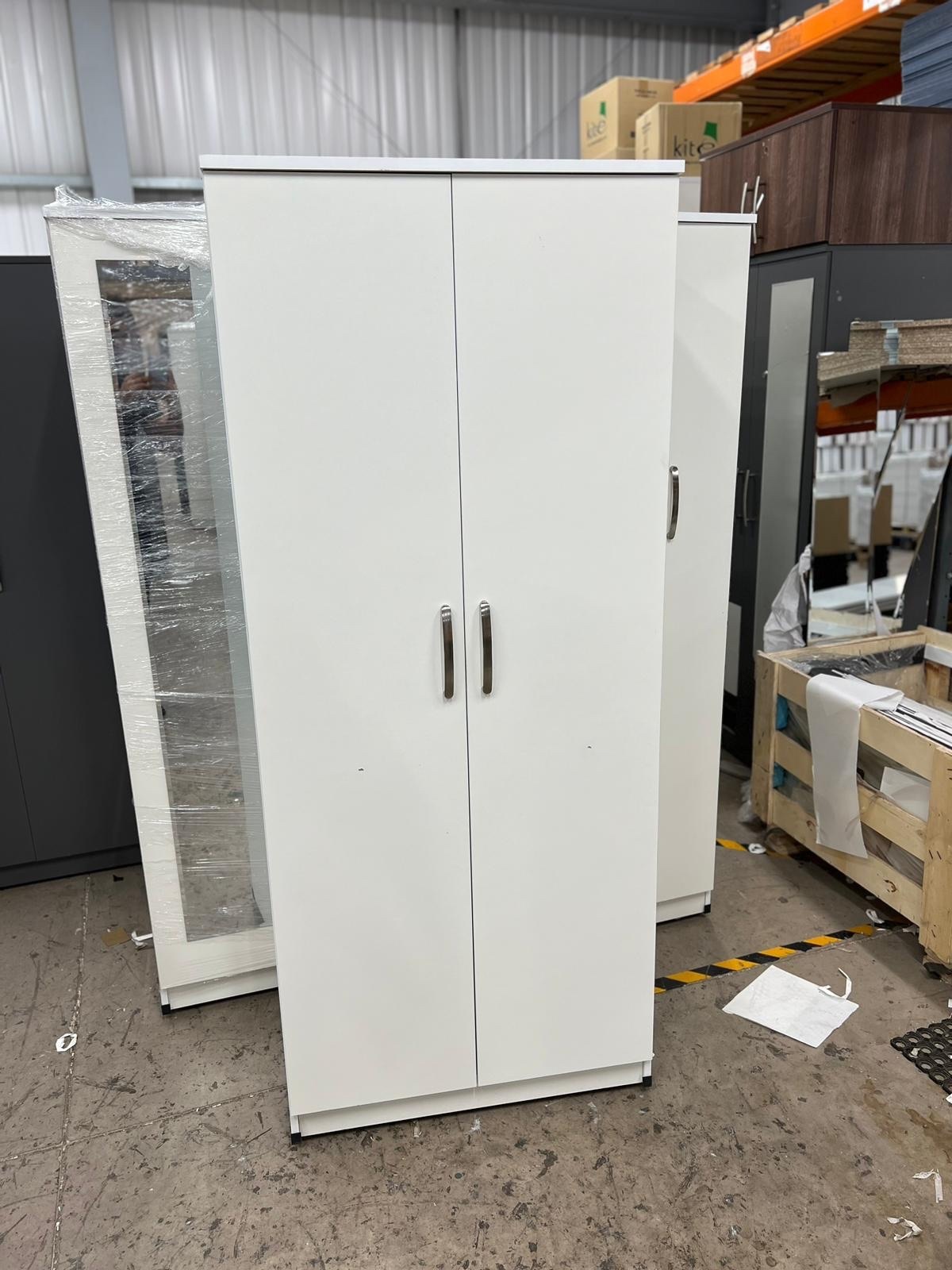 2 door wardorbe avialble