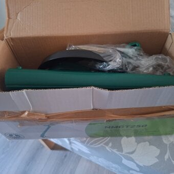 B and q strimmer new and unused in box. (corded) 