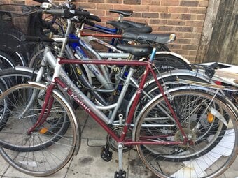 bike se166qe mix of the speed of a road racer fixie bike deliver
