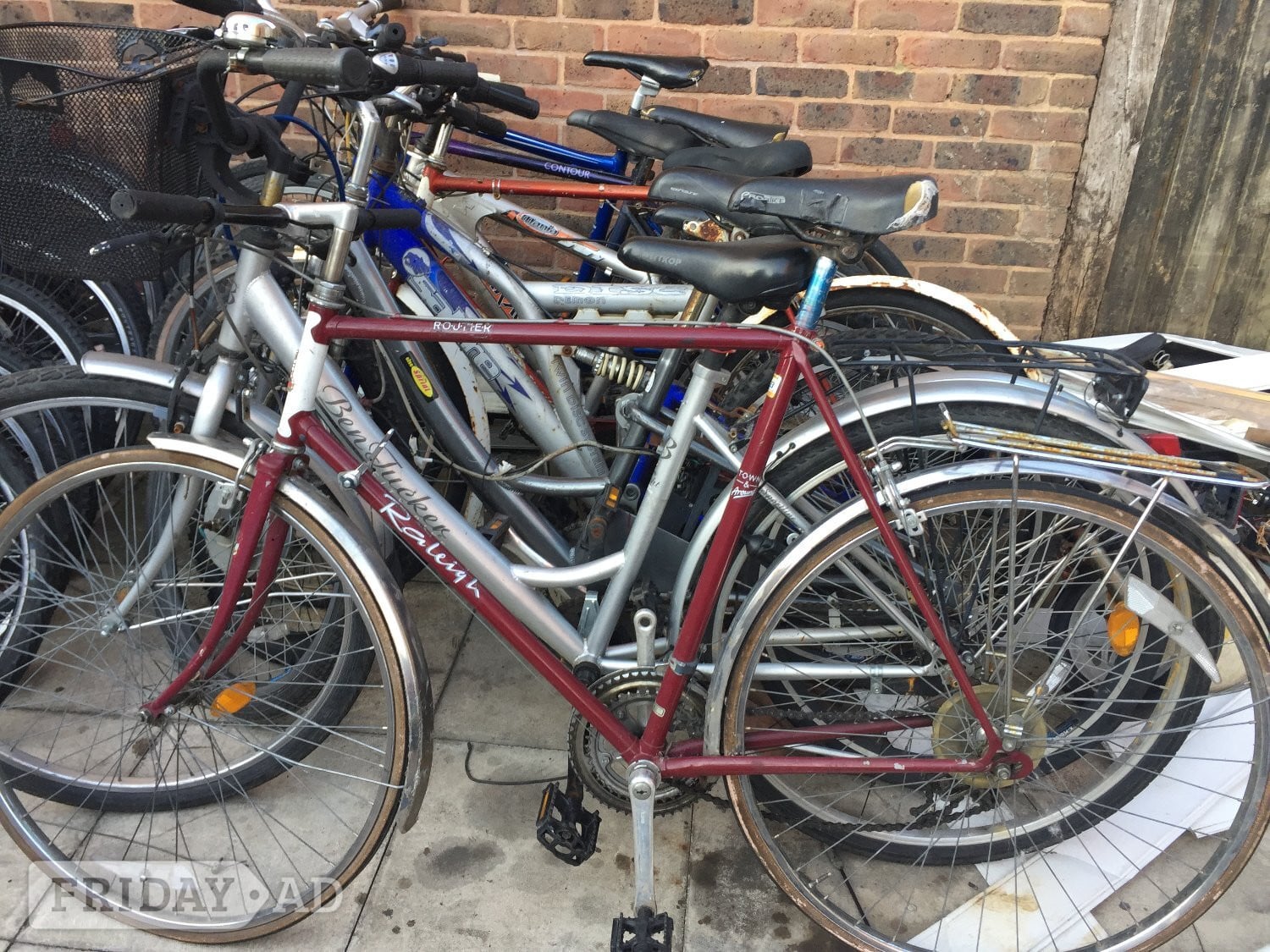 bike se166qe mix of the speed of a road racer fixie bike deliver in London
