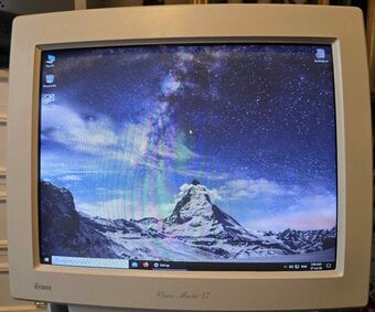 Llyama Vision Master Pro 17" CRT Retro Gaming PC Monitor