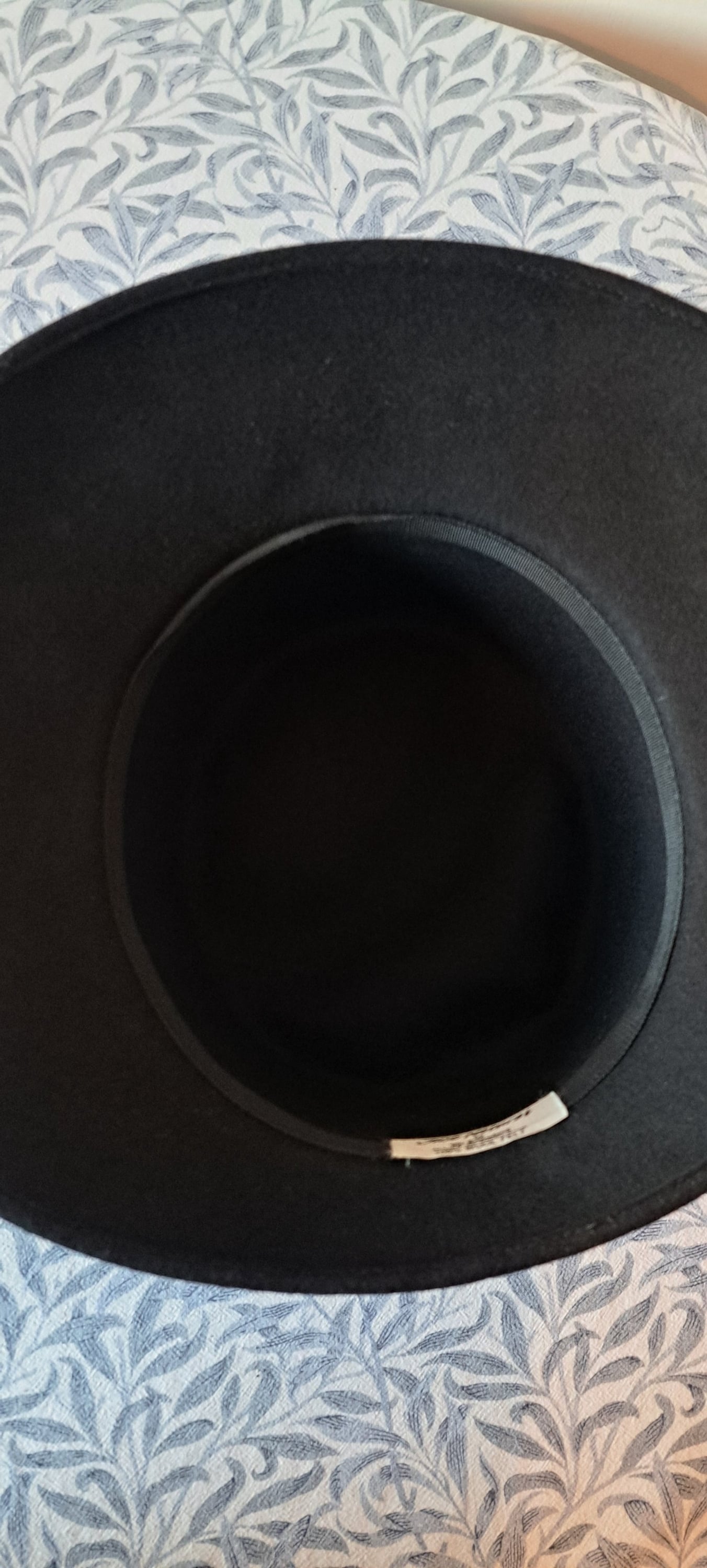  LADIES’ BLACK WOOL FELT FORMAL OCCASION DESIGNER HAT WITH SATIN  - Clothing, Footwear & Accessories in Hartley Wintney