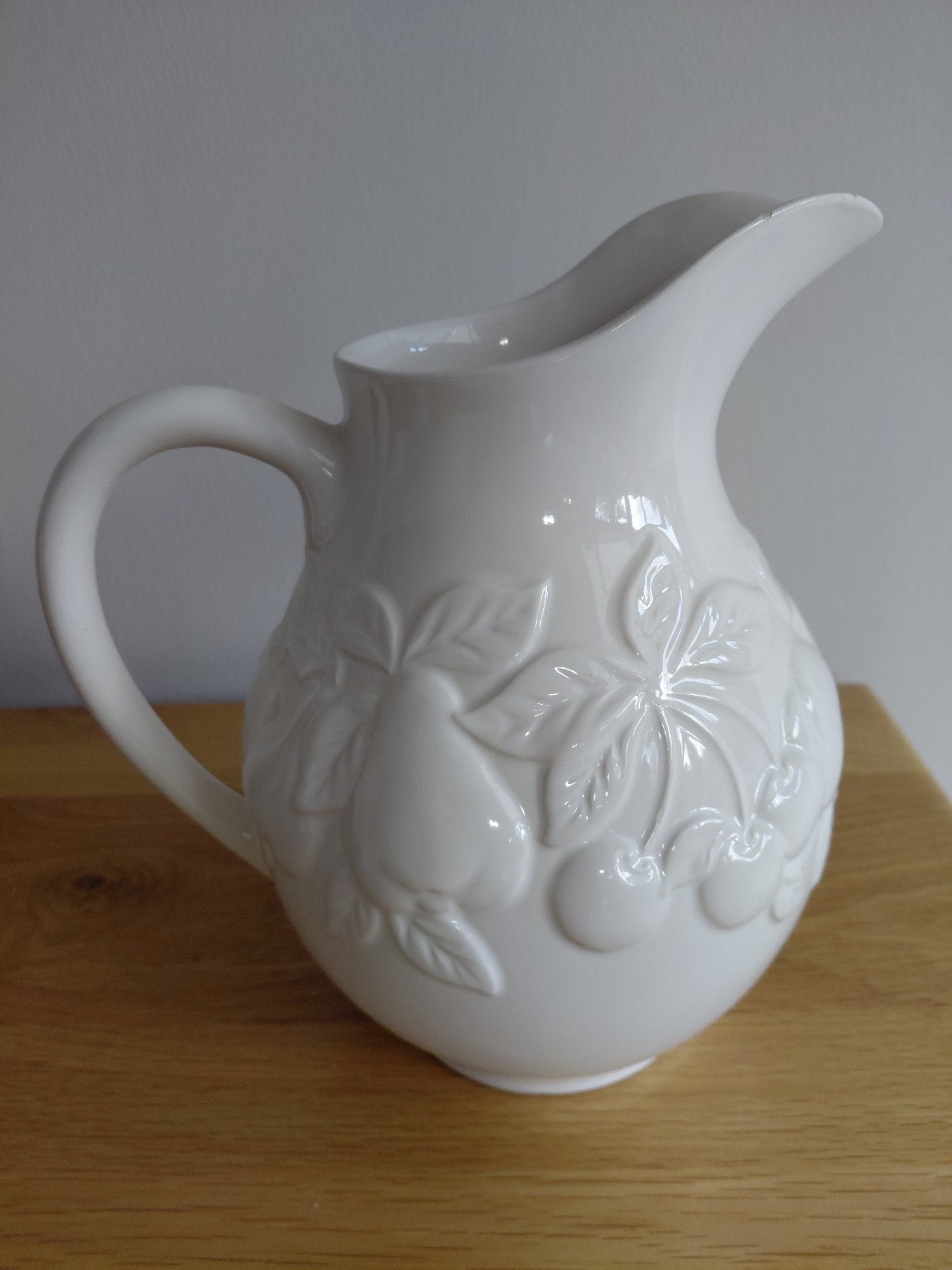 White Ceramic Jug with Fruit Embossing – Good Condition - Cookware & Dining in Winchester