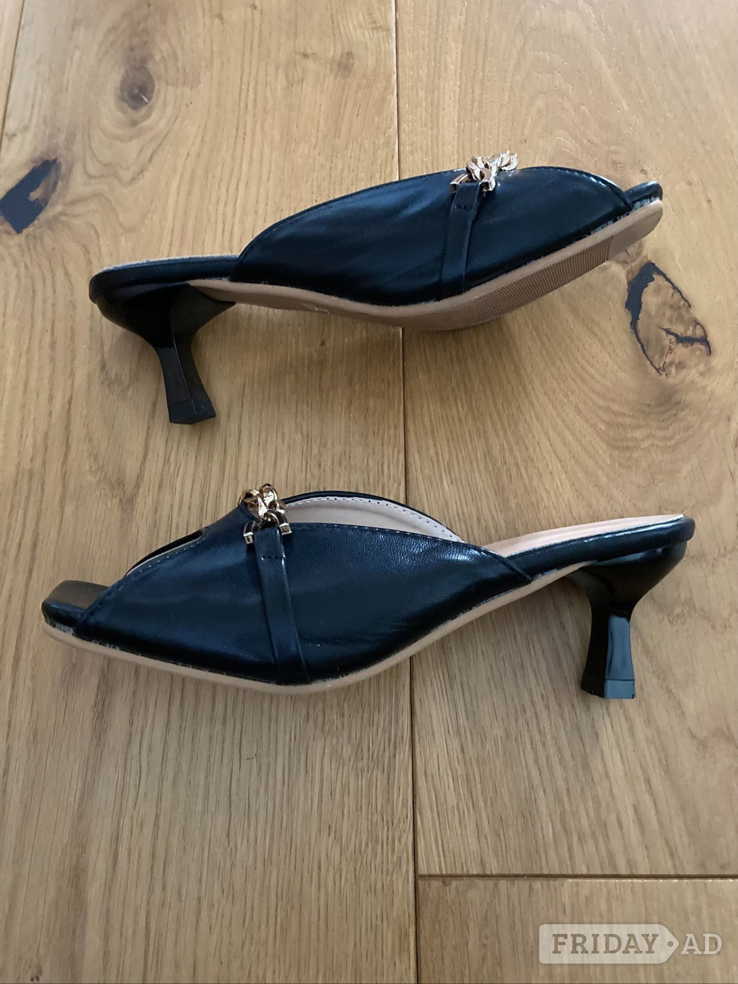 Crawley Black Slip-On Sandals with Gold Chain Decoration - Size: UK3/EU36