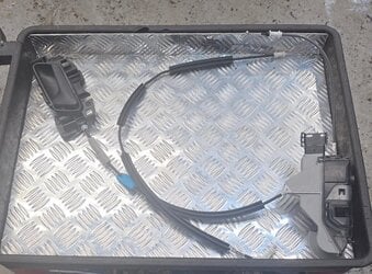 Berlingo Combo K9 Left Sliding Door Lock Catch 16943540