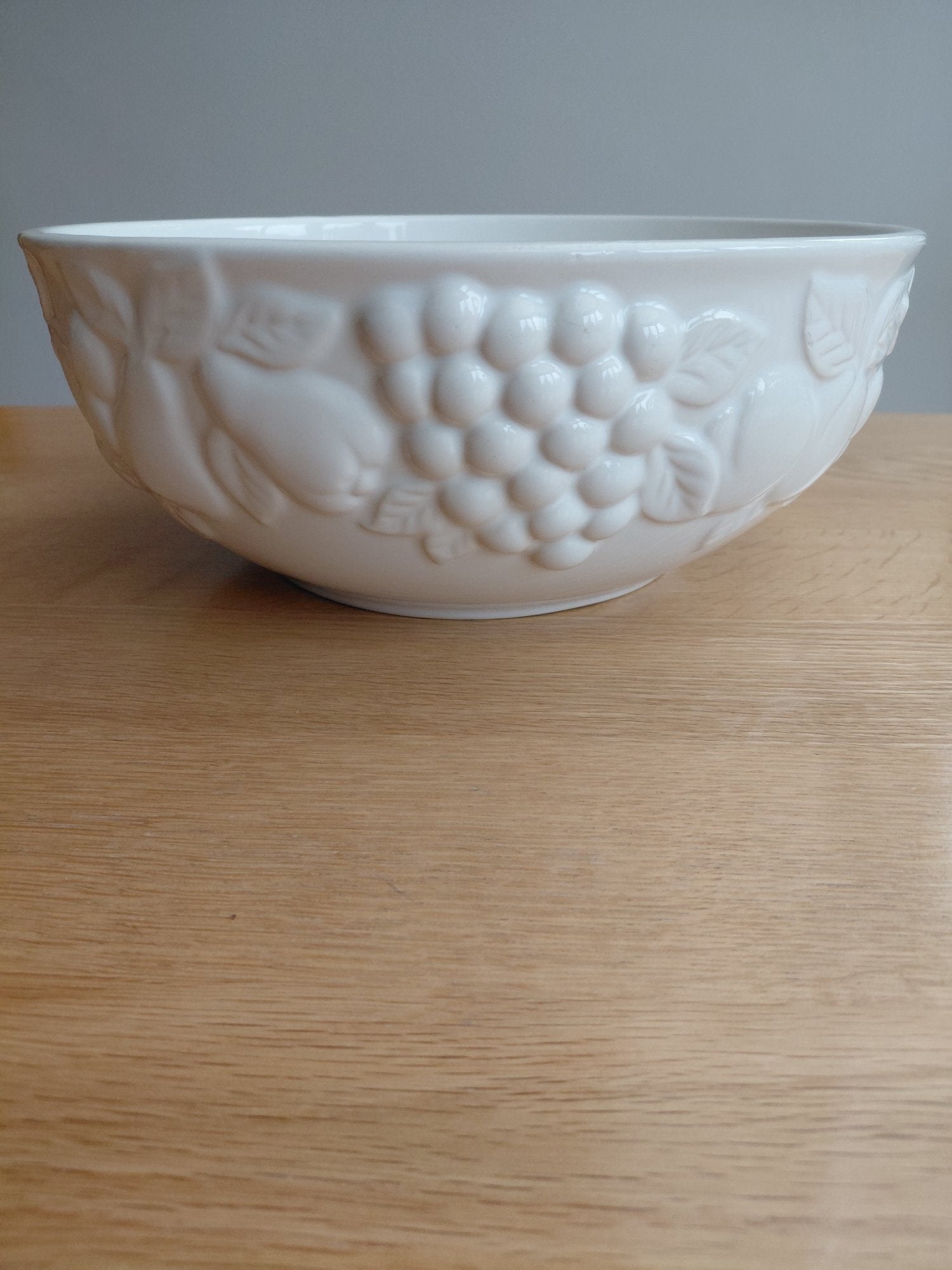 Winchester White Ceramic Fruit Bowl – As Good As New