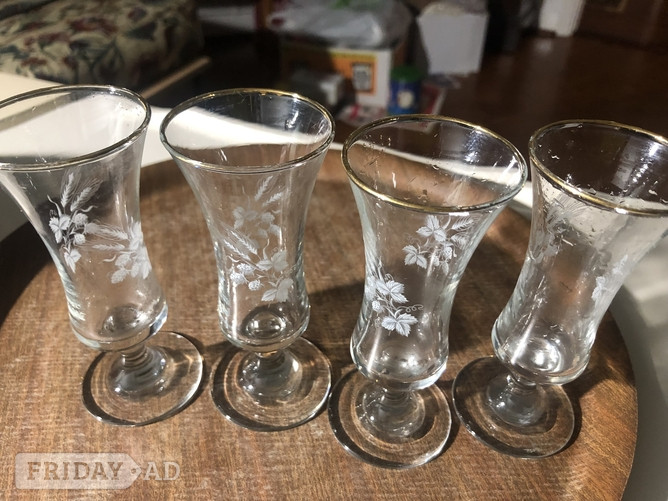 4 X vintage glasses 4.4” high  in Bexhill-On-Sea