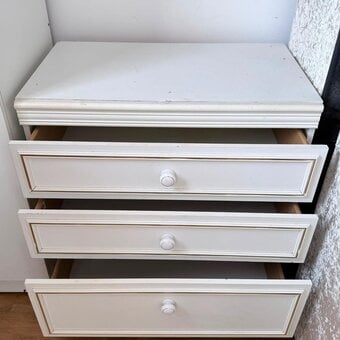 Chest of drawers 