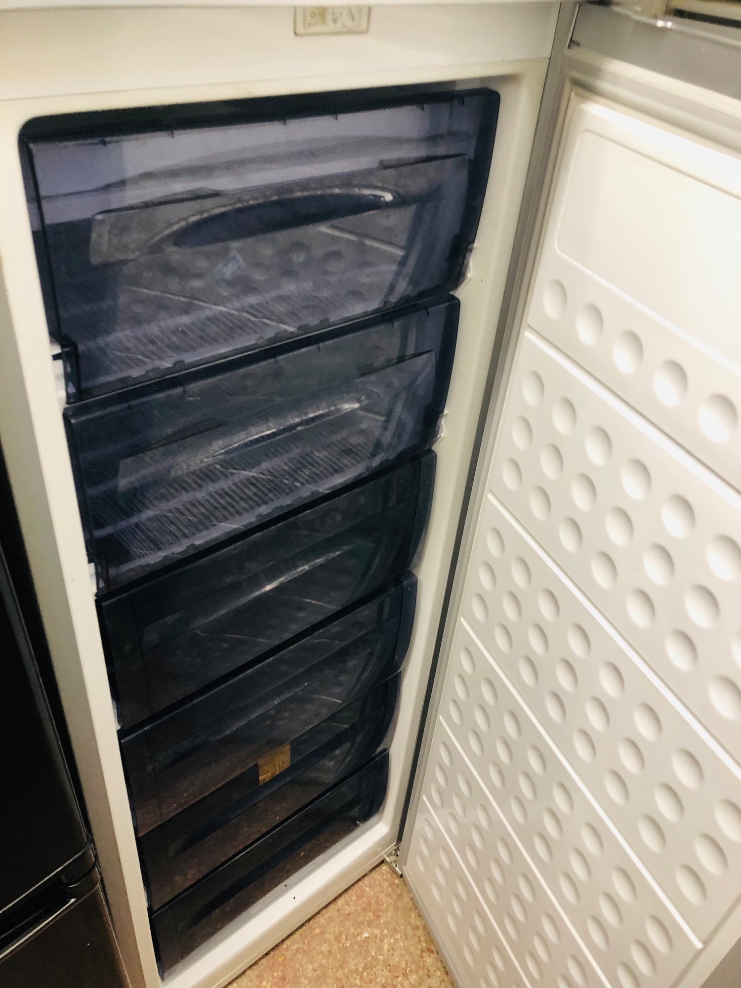 Swan free standing frost free silver colour freezer