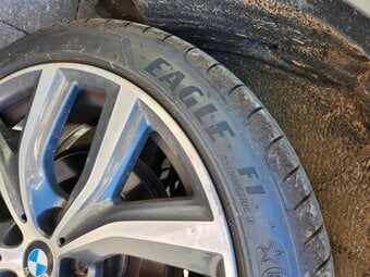Goodyear 225/45/R1 9 RUNFLAT tyre.