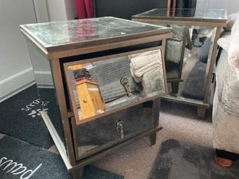 2 MIRRORED BEDSIDE CABINETS 