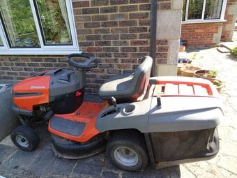 HUSKVANA CT126 Ride on Mower.