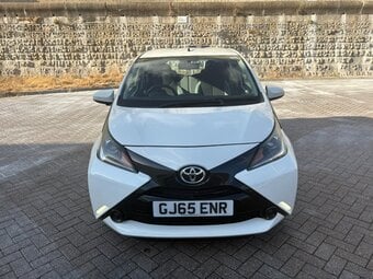 2015 Toyota Aygo X-Play - New Years MOT - £20 Road Tax - ULEZ Com