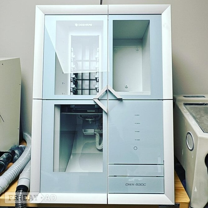 Roland DWX-53DC Dry Dental Mill with Automatic Disc Changer in Alton