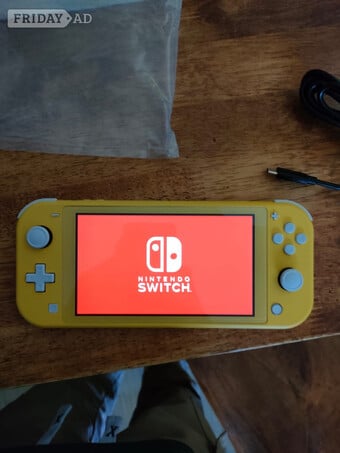 Nintendo Switch Lite Bundle, inc charger & 4 games