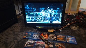 32" lcd Tv ,Blue ray player & 10 Blue ray movies.