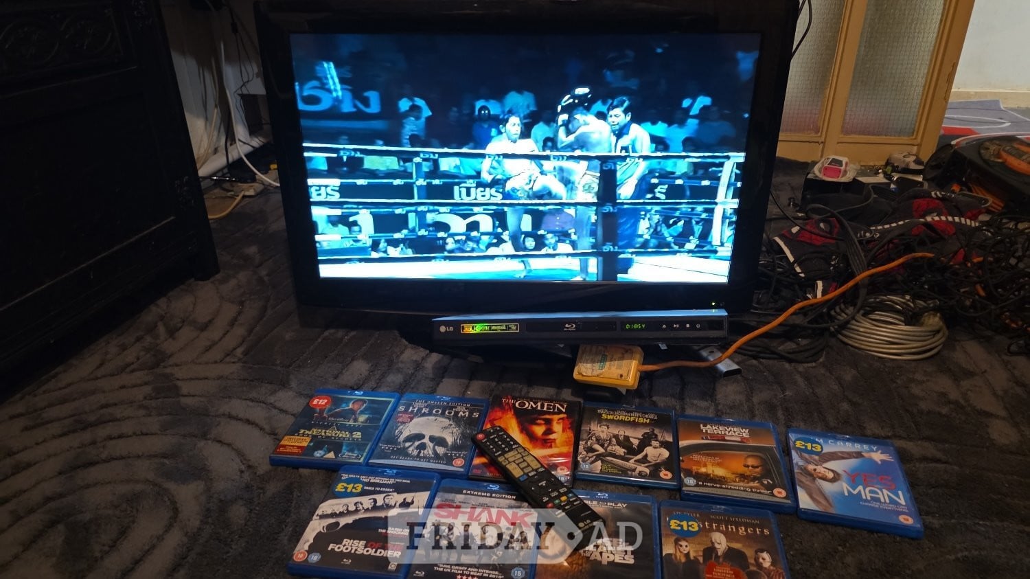 32" lcd Tv ,Blue ray player & 10 Blue ray movies.