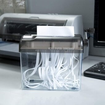 Manual Shredder - A6 Straight Cut Smash Portable Mini Paper Grinder Fits Folded A4 Portrait Paper Capacity 1.5L Black.